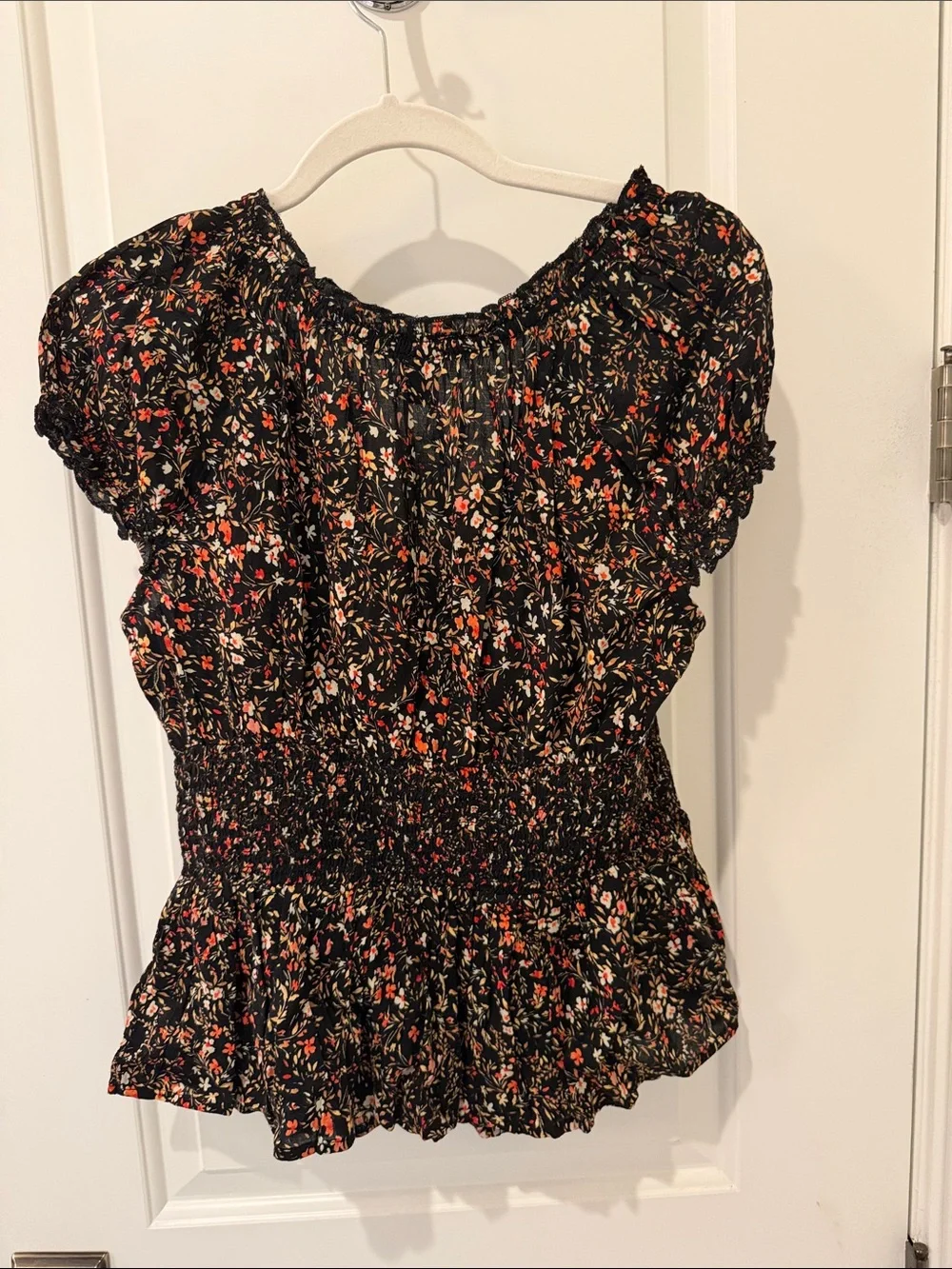Old Navy Black Floral Smocked Peplum Short Sleeve Top